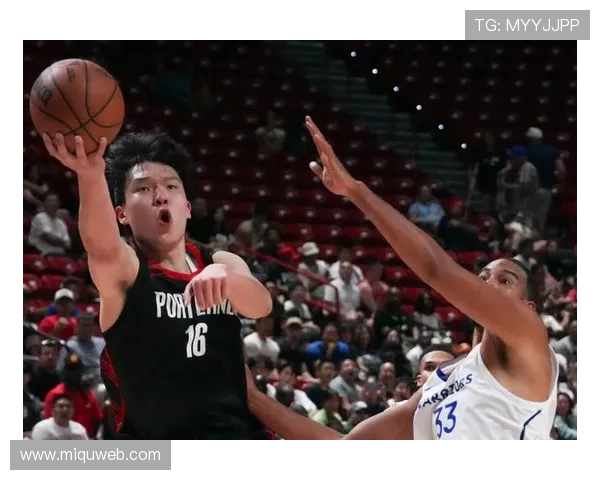 开拓者与鹈鹕激战七月十六日 夏季联赛精彩集锦回顾