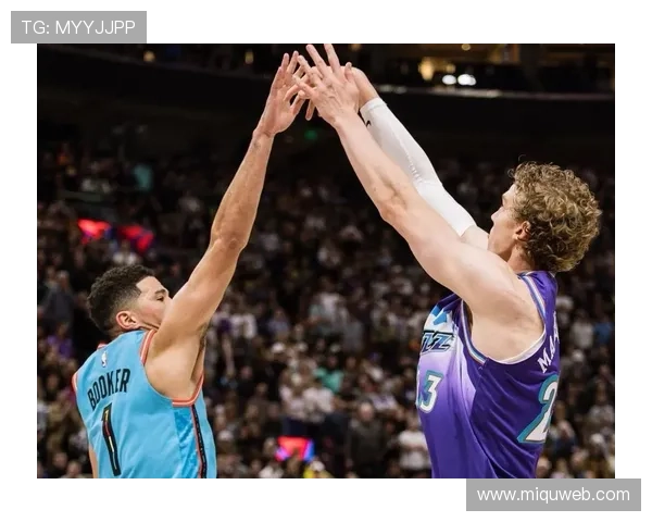 布克砍下36分9助攻马尔卡宁狂揽33分 太阳主场大胜爵士 布克砍下36分9助攻马尔卡宁狂揽33分 太阳主场大胜爵士